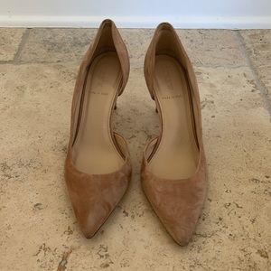 New, never worn 2.5 inch heel, size 7. No box